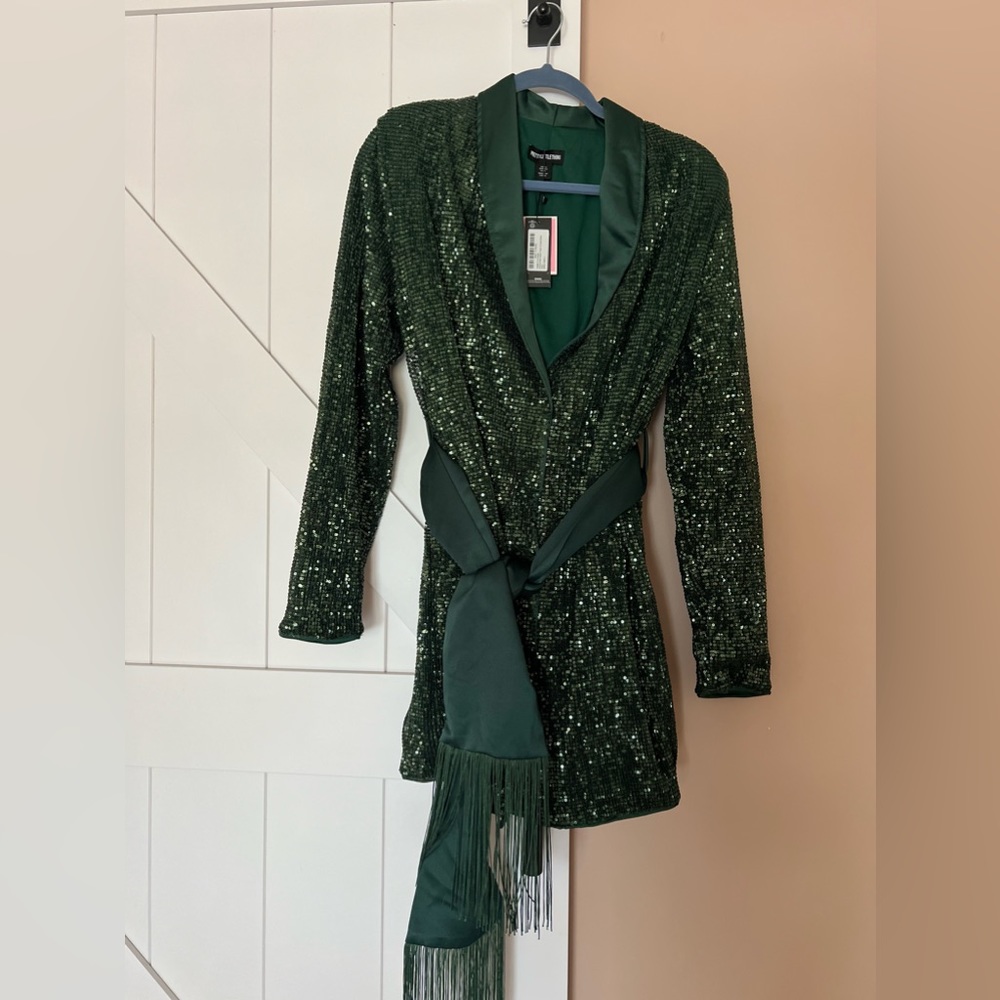 PRETTY LITTLE THING Emerald Green Sequin Tassel Tie Detail Blazer Dress